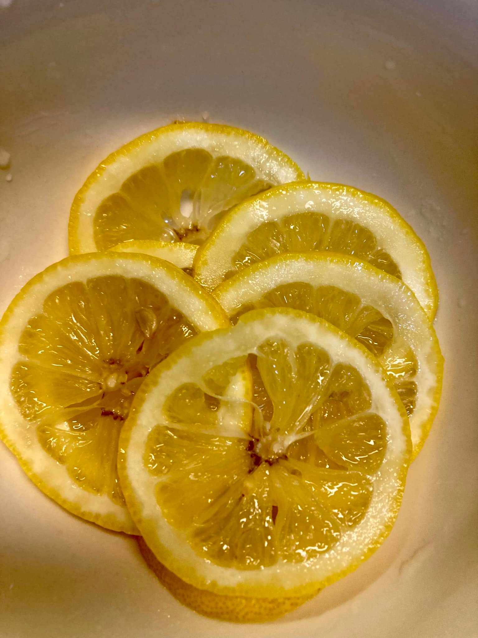 沸騰ワード10志麻さんのエネルギードリンクレシピと作り方のレモンの塩もみを撮影した写真